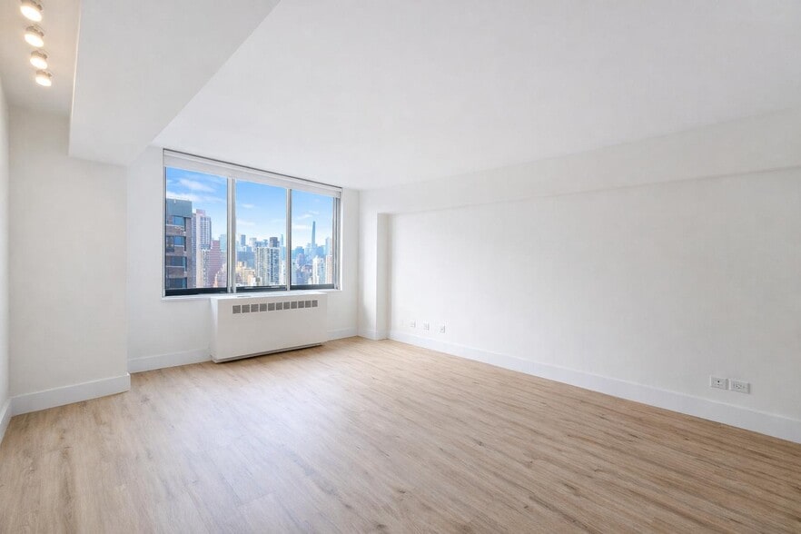 Building Photo - 1735 York Ave