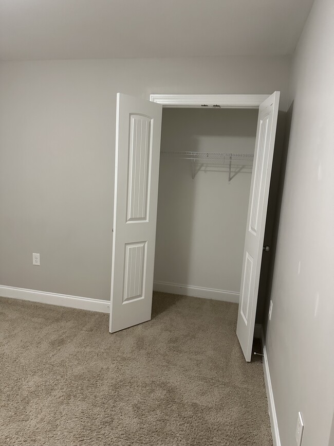 Closet - 141 W Falcon Ct