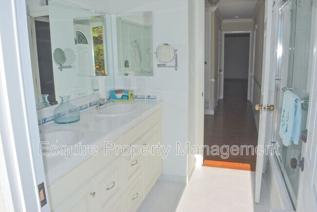 Building Photo - 1458 Dara St