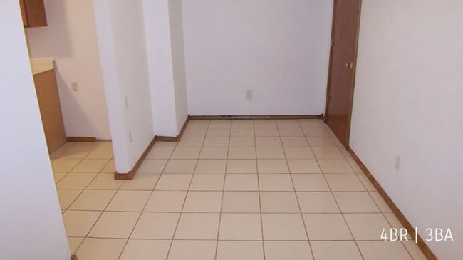 Building Photo - 4 Bedroom | 3 Bathroom | Walk Out Basement...