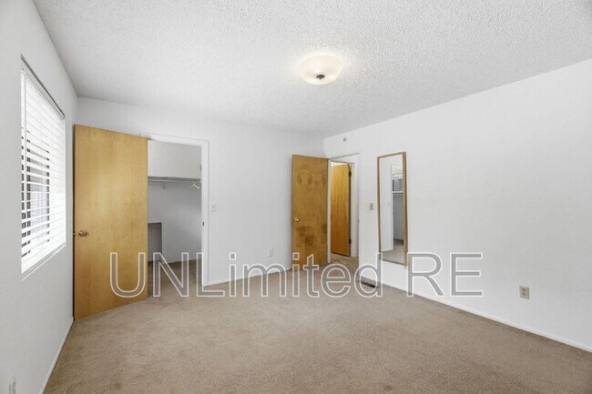 Building Photo - 1410 Inverrary Way