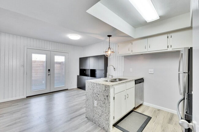 Building Photo - 2705 Northeast Dr