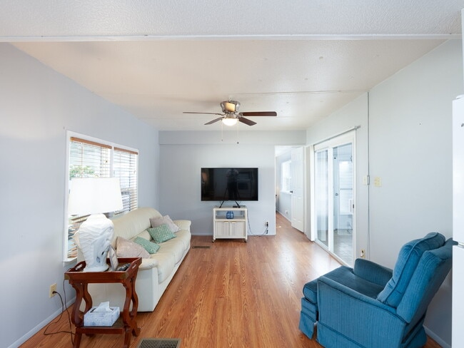 Building Photo - "Charming 2-Bed Furnished Annual Retreat i...