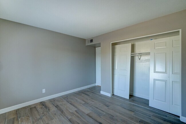 Building Photo - COMING SOON - REMODELED IN TEMPE!!!