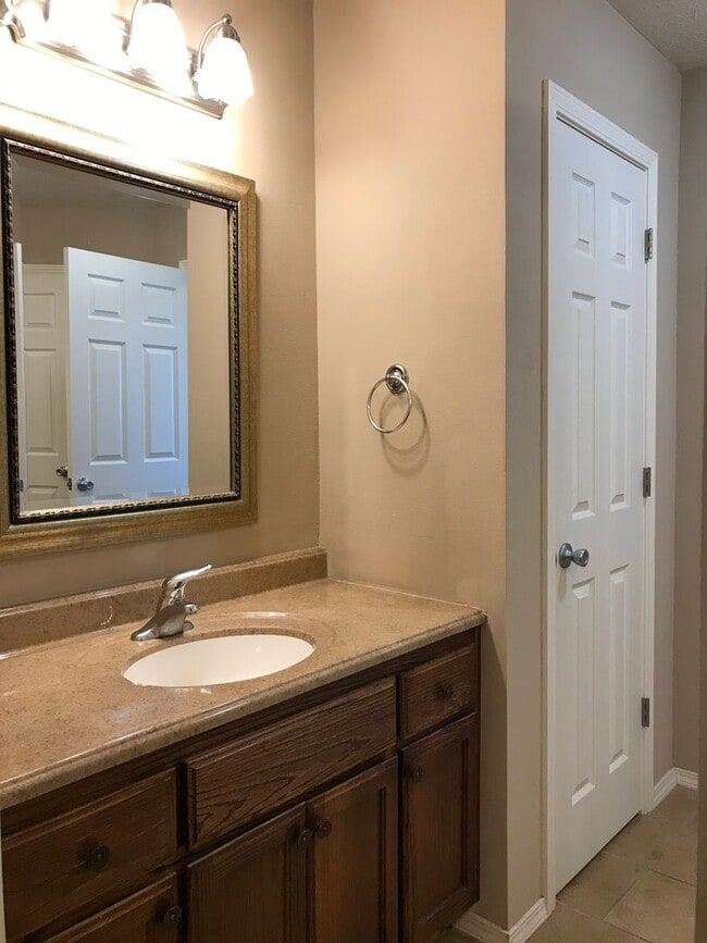 Building Photo - Executive Rental All Brick Home near South...