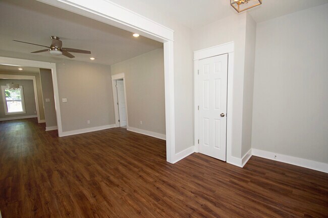 Building Photo - 2404 Jefferson Ave