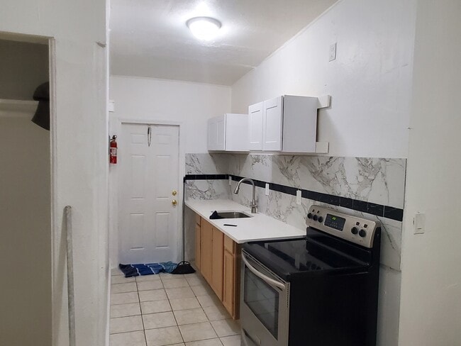 Primary Photo - 225 SW 14th Ave