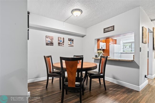 Building Photo - 2753 S Oakland Forest Dr