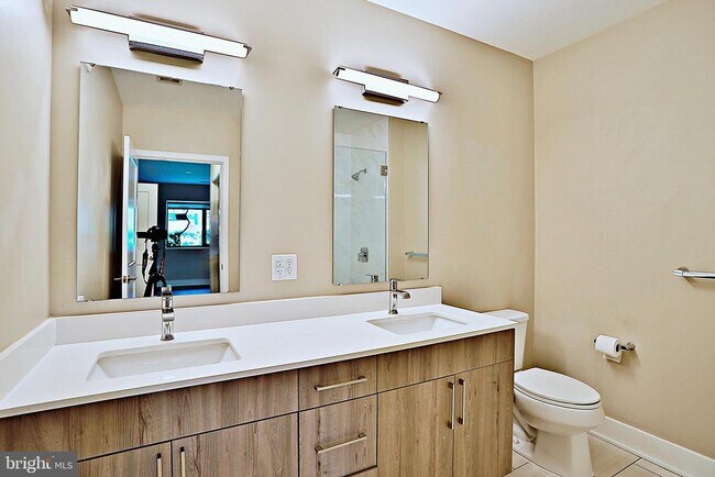 Building Photo - 145 Riverhaven Dr
