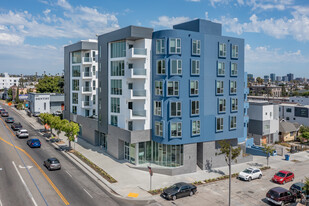 Building Photo - La Vida Melrose