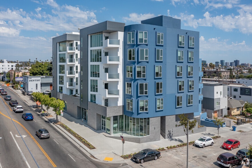 Building Photo - La Vida Melrose
