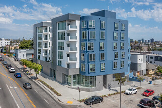 Building Photo - La Vida Melrose