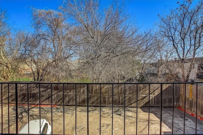 Building Photo - 1307 Kinney Ave