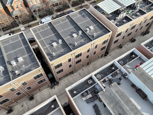 Building Photo - 1061 Harrison Park Pl