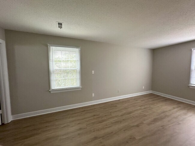 Building Photo - 1497 Foxhall Dr
