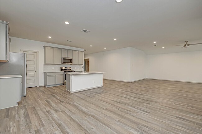 Building Photo - 3418 Lake Landing Ln