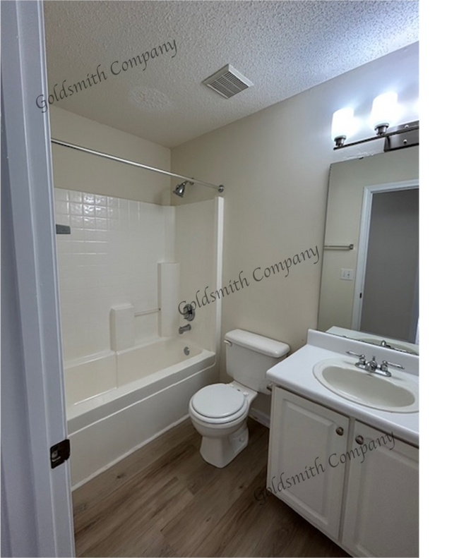 Building Photo - 815 Weybourne Dr