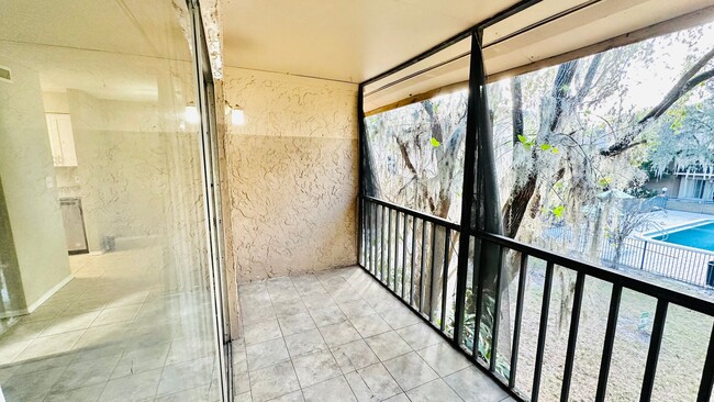 Building Photo - 2 bedroom 2 bath Condo in Temple Terrace a...