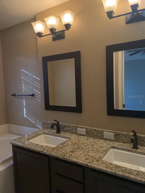 Building Photo - 10804 Spring Mountain Pl