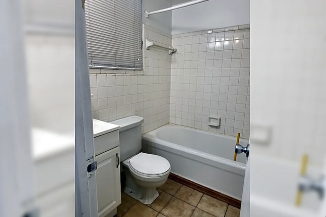 Building Photo - 515 SW 4th Ave