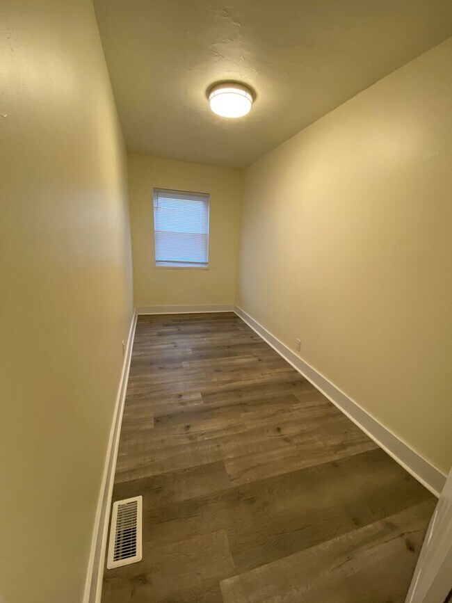 Building Photo - Updated 2BR Apartment with office now show...