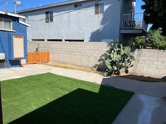 Building Photo - 792 Terminio Ave Long Beach CA 90804