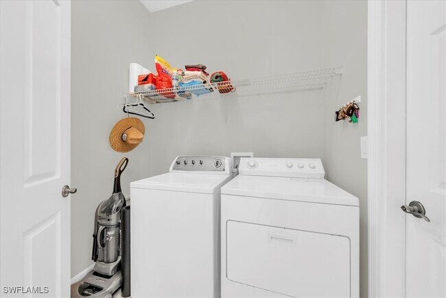 Building Photo - 28327 Hidden Lake Dr