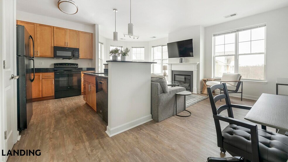 Building Photo - 909 Mansion Dr