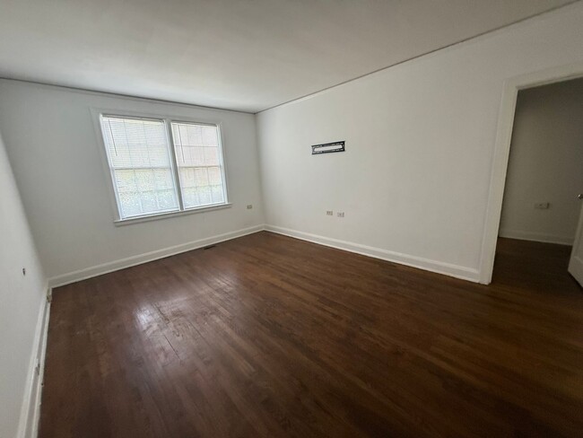 Building Photo - One bedroom Condo coming soon in Heathwood...
