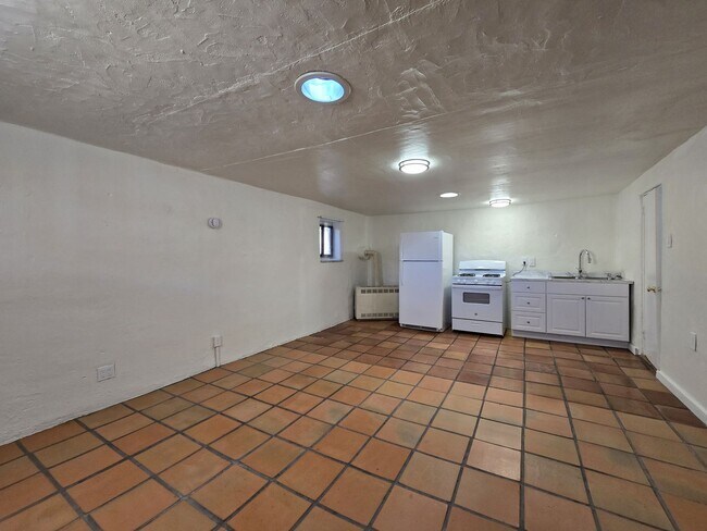 Building Photo - 313 Tesuque Dr