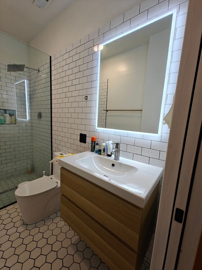 Building Photo - BEAUTIFUL 3BD/3BTH single family home for rent!