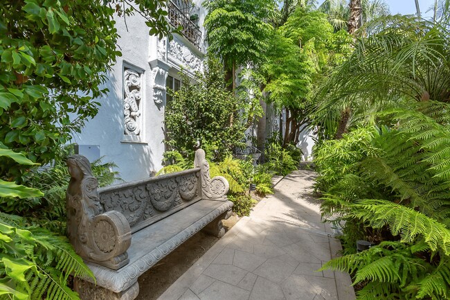 Building Photo - 8491 Fountain Ave