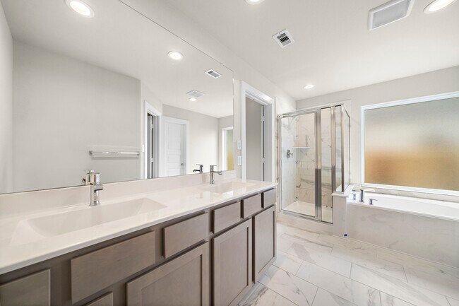 Building Photo - 3327 Tilley Dr