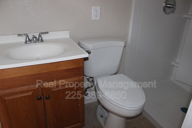 Building Photo - 2156 Seracedar St