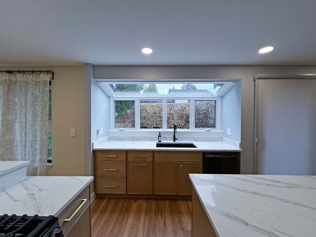 Building Photo - Gorgeous 3 Bedroom 2 Bath Home in Desirable Fairwood, Renton