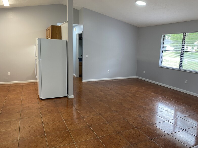 Building Photo - 38 Teak Run