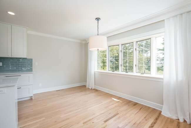 Building Photo - 395 Taconic Rd