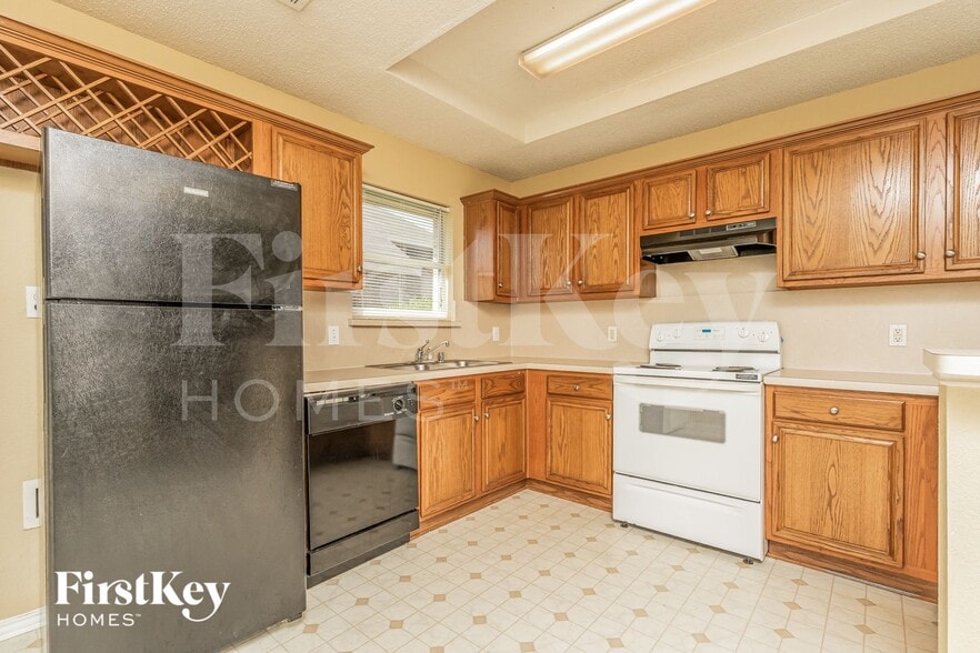 Building Photo - 137 Sequoia Rd