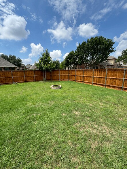 Building Photo - 11431 Wovenedge Ct