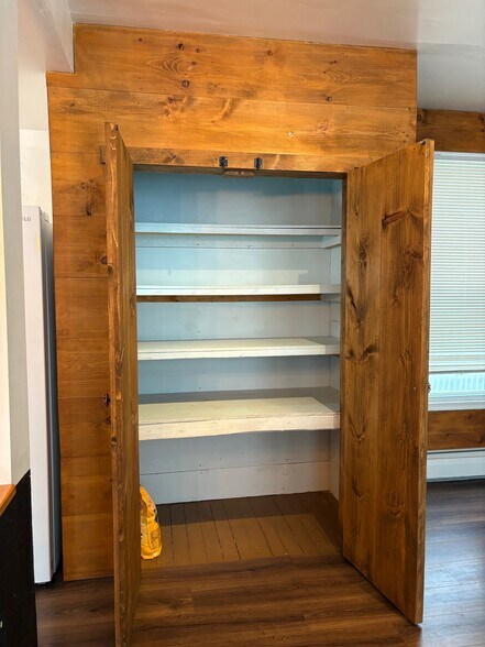 Pantry - 5234 Lincoln Hwy W