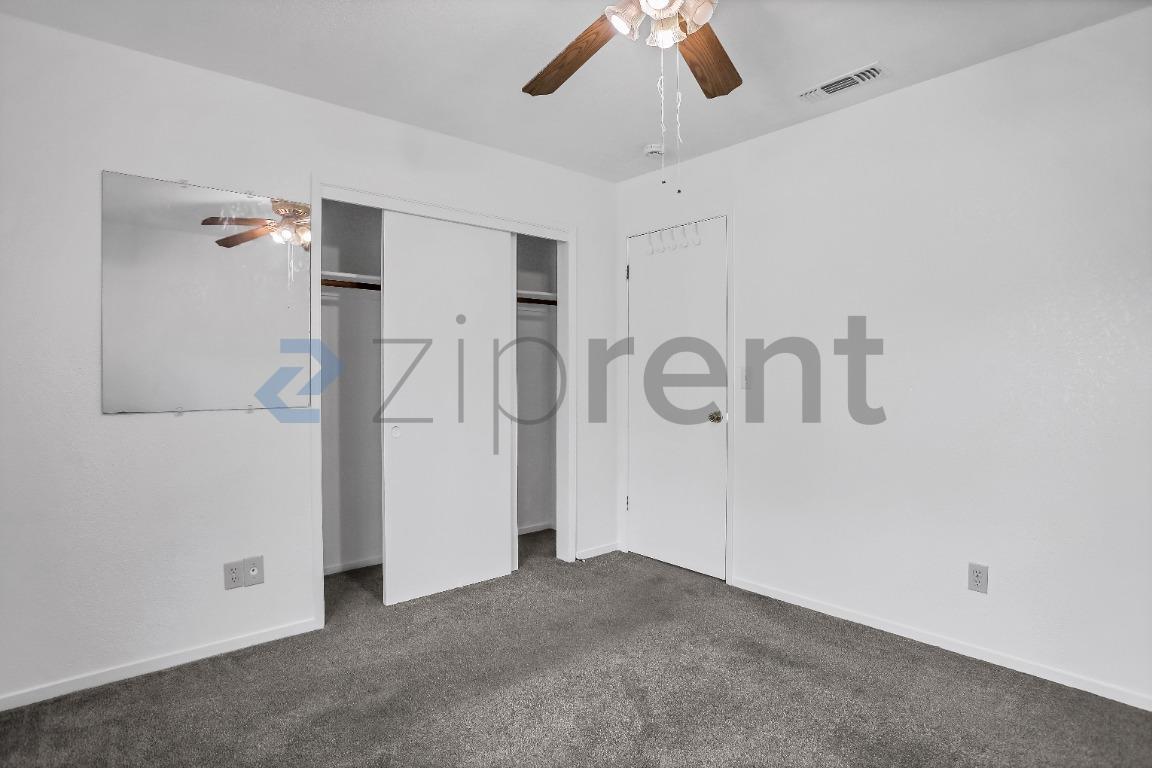 Building Photo - Unit