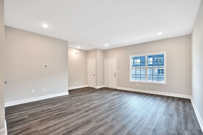 Building Photo - 68 Highland Blf Wy