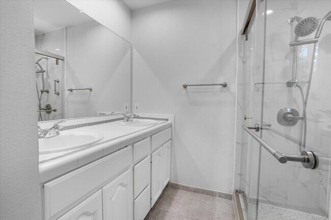 Building Photo - 7365 Pomelo Dr