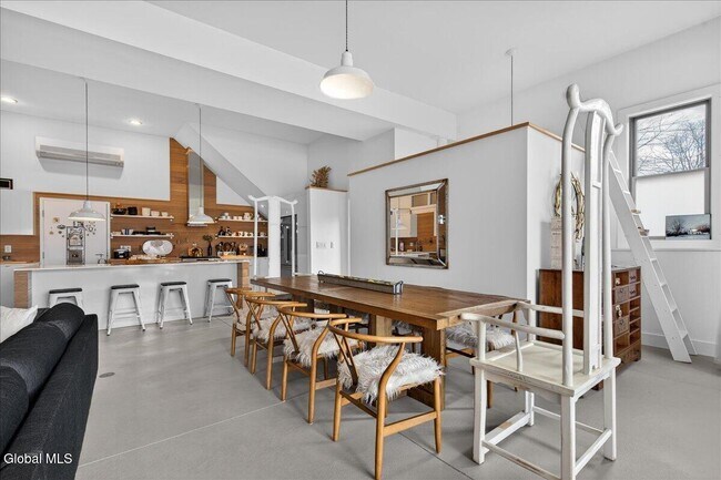 Building Photo - 5 Swanner Ln