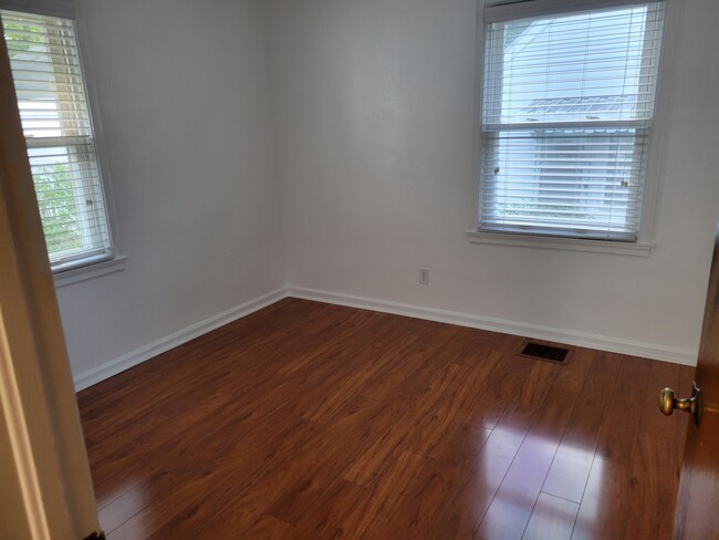 bedroom /office ground level 1 - 53 S Westview Ave