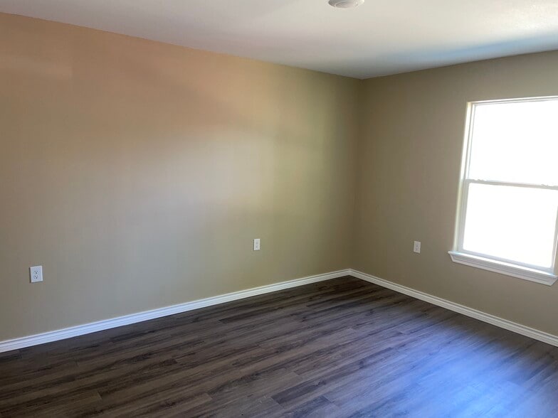 GUEST BEDROOM - 612 Timberline Dr