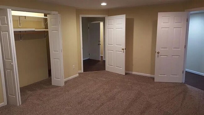 Building Photo - 4 bed/ 2.5 baths Single Family Home