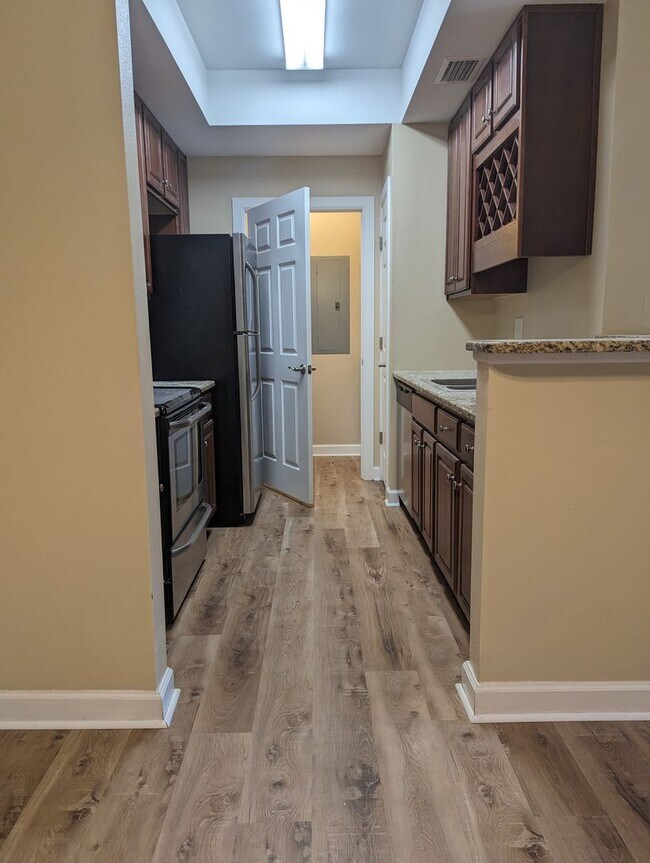 Building Photo - Residences at Cypress Preserve Beautiful1B...