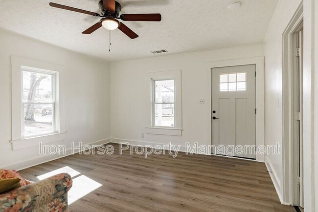 Building Photo - 2084 Broad St