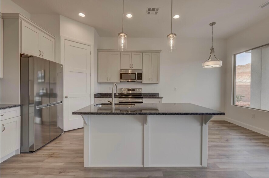 Building Photo - 4729 S Lucy Ln